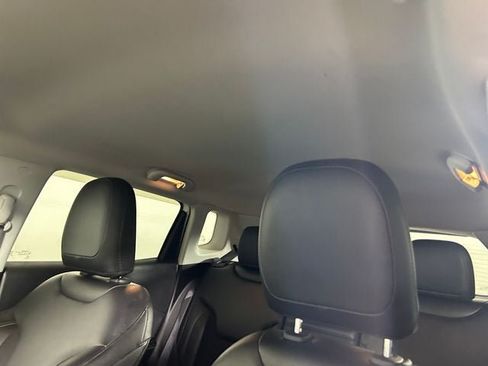 Used 2019 Jeep Compass Latitude w/ Cold Weather Group AWD/4WD image 12