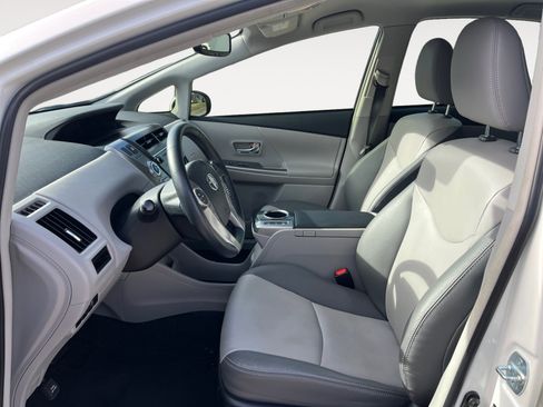 Used 2017 Toyota Prius V Two image 11