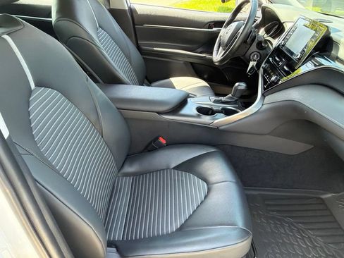 Used 2021 Toyota Camry SE FWD image 15