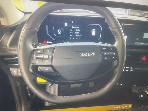 Used 2025 Kia EV6 Wind RWD image 9