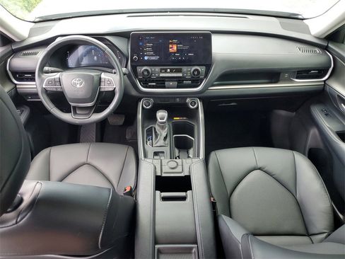 Used 2024 Toyota Grand Highlander XLE image 15