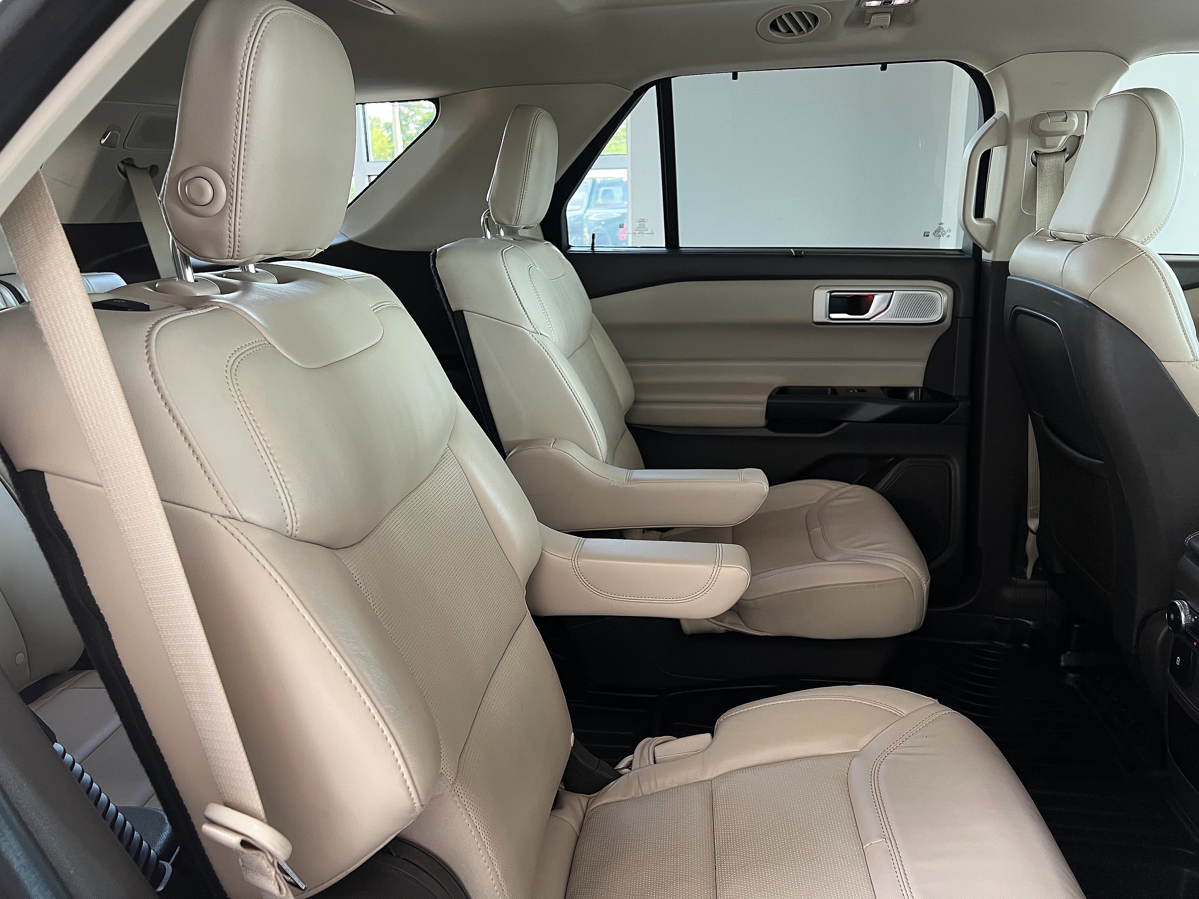 Used 2020 Ford Explorer Platinum w/ Premium Technology Package AWD/4WD image 26