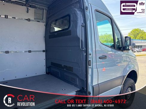 Used 2024 Mercedes-Benz Sprinter 2500 image 37