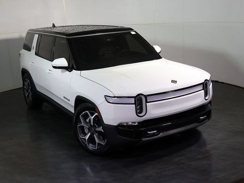 Used 2024 Rivian R1S Adventure Dual AWD/4WD image 7