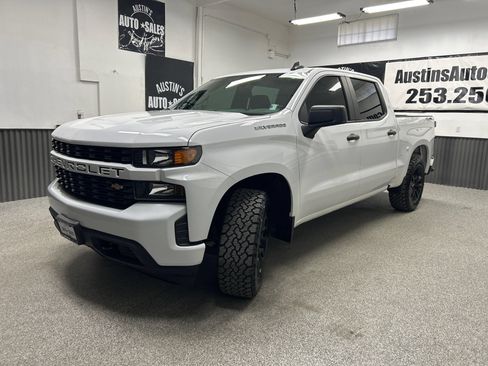 Used 2020 Chevrolet Silverado 1500 Custom w/ Custom Value Package AWD/4WD image 3