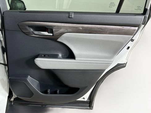 Used 2021 Toyota Highlander Limited image 33