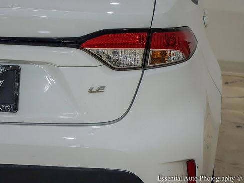 Used 2021 Toyota Corolla LE FWD image 8