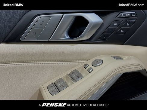 Used 2021 BMW X7 xDrive40i w/ M Sport Package AWD/4WD image 3