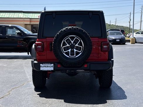 Used 2025 Jeep Wrangler Unlimited Rubicon w/ Convenience Group AWD/4WD image 4