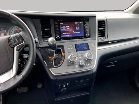 Used 2020 Toyota Sienna SE FWD image 7