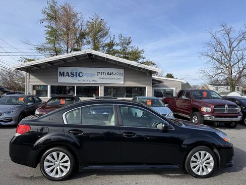 Used 2010 Subaru Legacy 2.5i Limited image 3