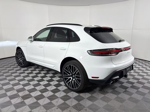 Certified 2025 Porsche Macan image 3