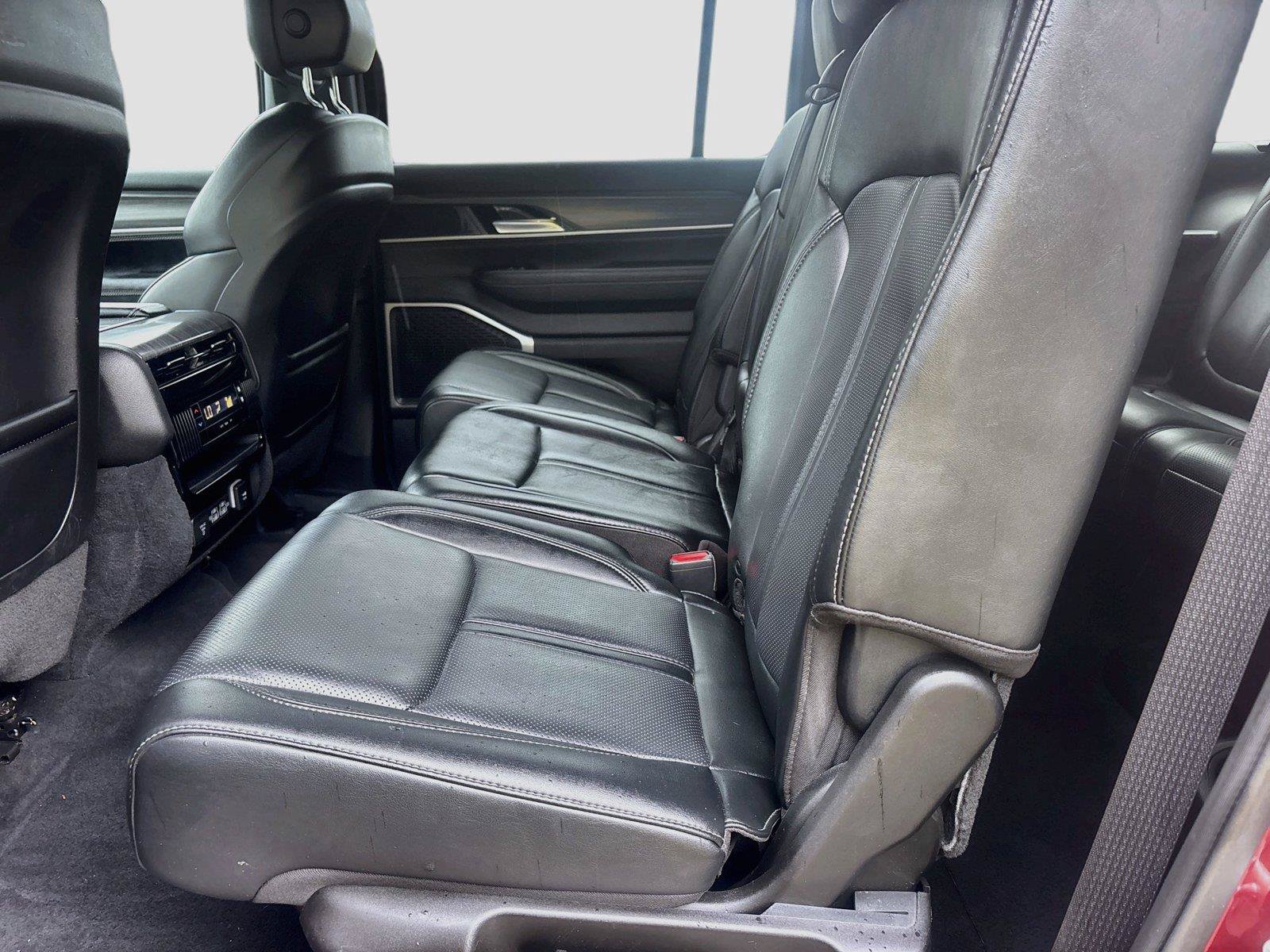 Used 2024 Jeep Wagoneer L Series II RWD image 21
