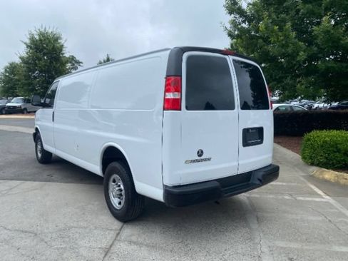 Used 2022 Chevrolet Express 3500 Extended w/ Driver Convenience Package RWD image 3