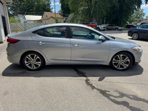 Used 2017 Hyundai Elantra Limited w/ Limited Tech Package 04 FWD image 9