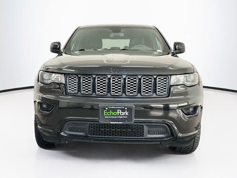 Used 2022 Jeep Grand Cherokee Laredo X AWD/4WD image 2