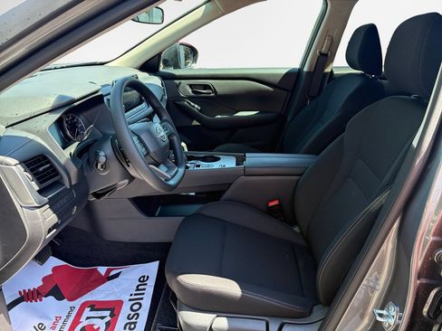 Used 2026 Nissan Rogue S FWD image 12