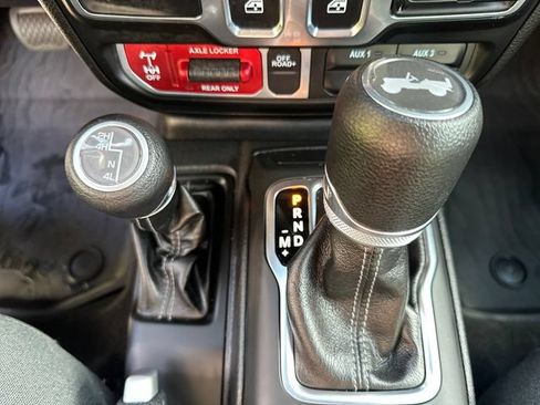 Used 2025 Jeep Wrangler Sport AWD/4WD image 27
