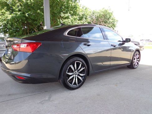 Used 2016 Chevrolet Malibu LT w/ Leather Package FWD image 4