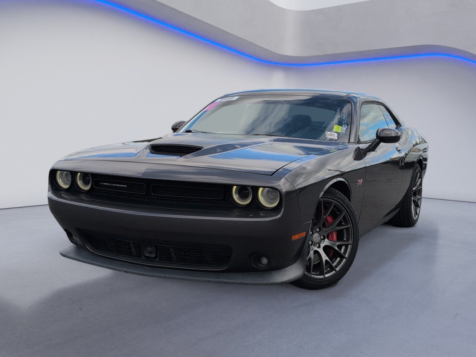 Used 2016 Dodge Challenger SRT w/ Technology Group RWD image 2