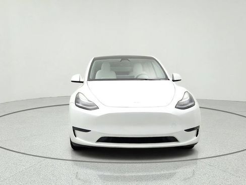 Used 2023 Tesla Model Y AWD image 2