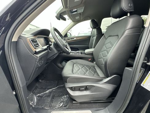 Used 2025 Volkswagen Atlas SE AWD/4WD image 21