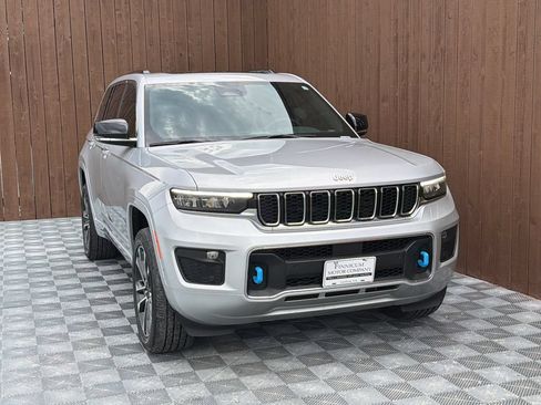 Used 2023 Jeep Grand Cherokee Overland AWD/4WD image 14
