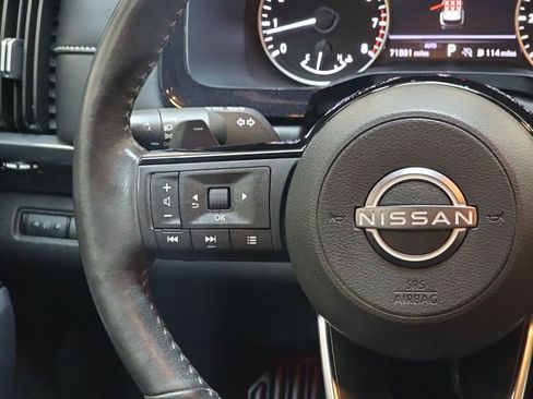 Used 2023 Nissan Pathfinder SL image 16