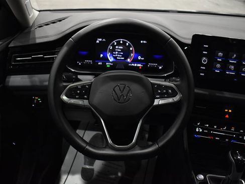 Used 2025 Volkswagen Jetta SE w/ Sunroof Package image 14