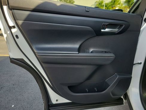 Used 2022 Toyota Highlander Bronze Edition image 16