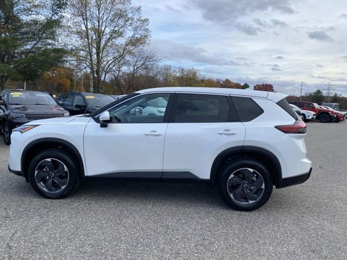 Used 2024 Nissan Rogue SV image 8