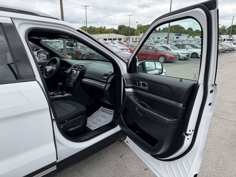 Used 2019 Ford Explorer XLT w/ Equipment Group 201A AWD/4WD image 7
