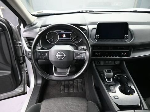 Used 2025 Nissan Rogue SV FWD image 22
