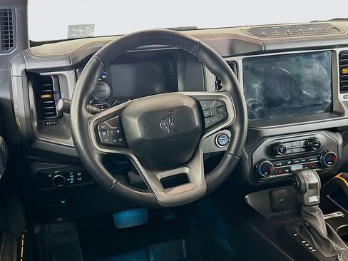 Used 2024 Ford Bronco Badlands w/ Sasquatch Package image 18