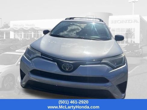 Used 2018 Toyota RAV4 LE FWD image 13