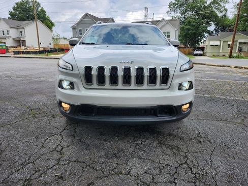 Used 2018 Jeep Cherokee Latitude w/ Mobile Office Group FWD image 3