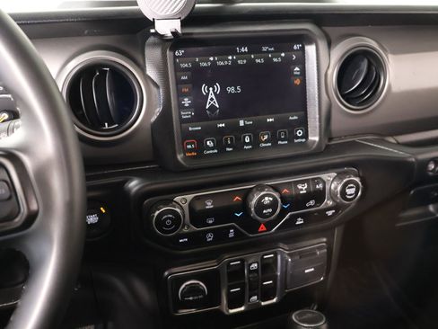 Used 2023 Jeep Gladiator Willys image 5