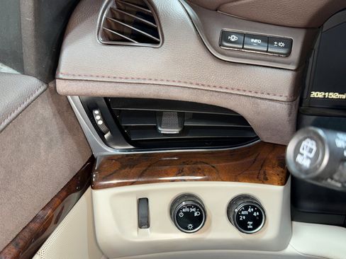 Used 2015 Cadillac Escalade Luxury image 94