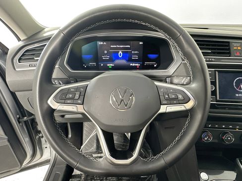 Used 2022 Volkswagen Tiguan S image 11