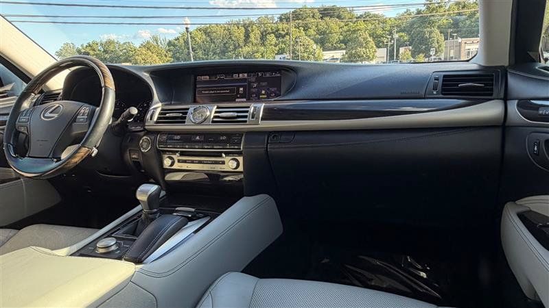 Used 2013 Lexus LS 460 w/ Comfort Pkg RWD image 37