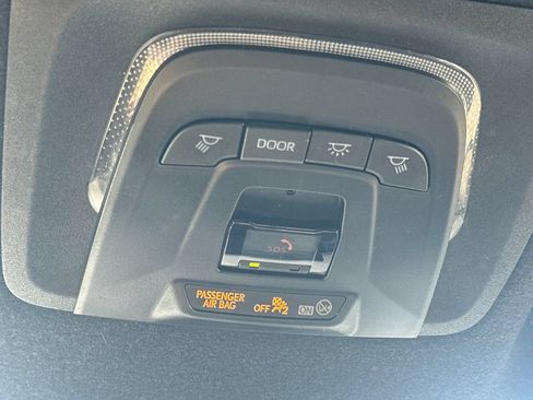 Used 2025 Toyota Corolla Cross AWD Hybrid image 41