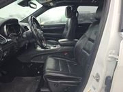 Used 2019 Jeep Grand Cherokee Overland w/ Jeep Active Safety Group image 11