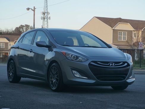 Used 2014 Hyundai Elantra GT image 3