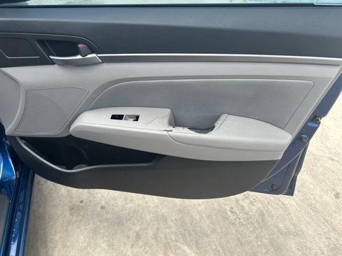 Used 2017 Hyundai Elantra SE FWD image 16