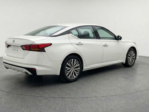 Used 2025 Nissan Altima 2.5 SV FWD image 9