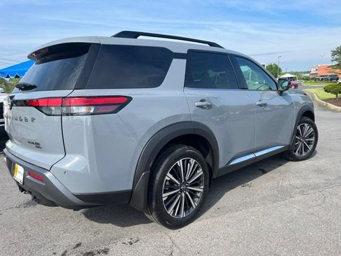 New 2026 Nissan Pathfinder Platinum w/ Lighting Package AWD/4WD image 6