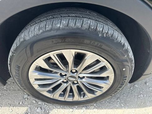 Used 2025 Cadillac XT4 Premium Luxury FWD image 29