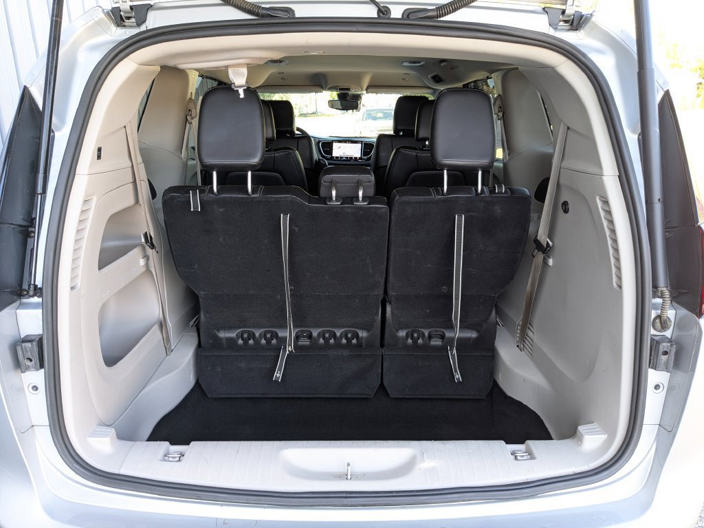 Used 2024 Chrysler Pacifica Touring-L FWD image 29