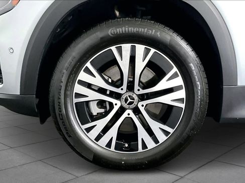 Used 2025 Mercedes-Benz GLB 250 4MATIC image 10