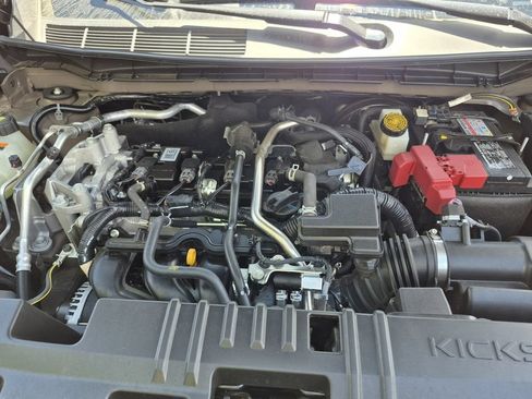 Used 2025 Nissan Kicks SR AWD/4WD image 17